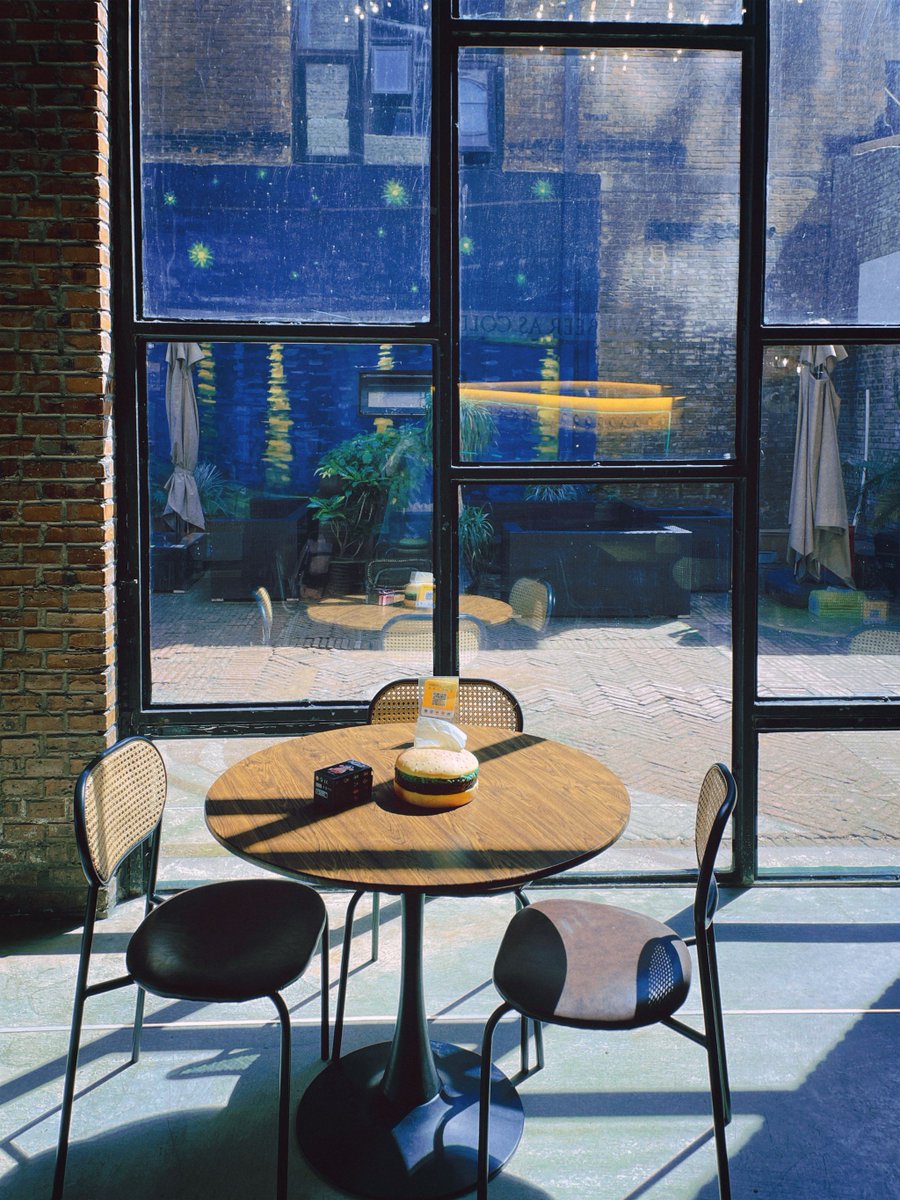 quientimporta's tweet photo. [Just had the perfect midday pick-me-up: a warm matcha latte with a buttery croissant, and the sunlight hitting my table made this tiny moment feel like a little win ]， https://t.co/29eFMf1I6L
