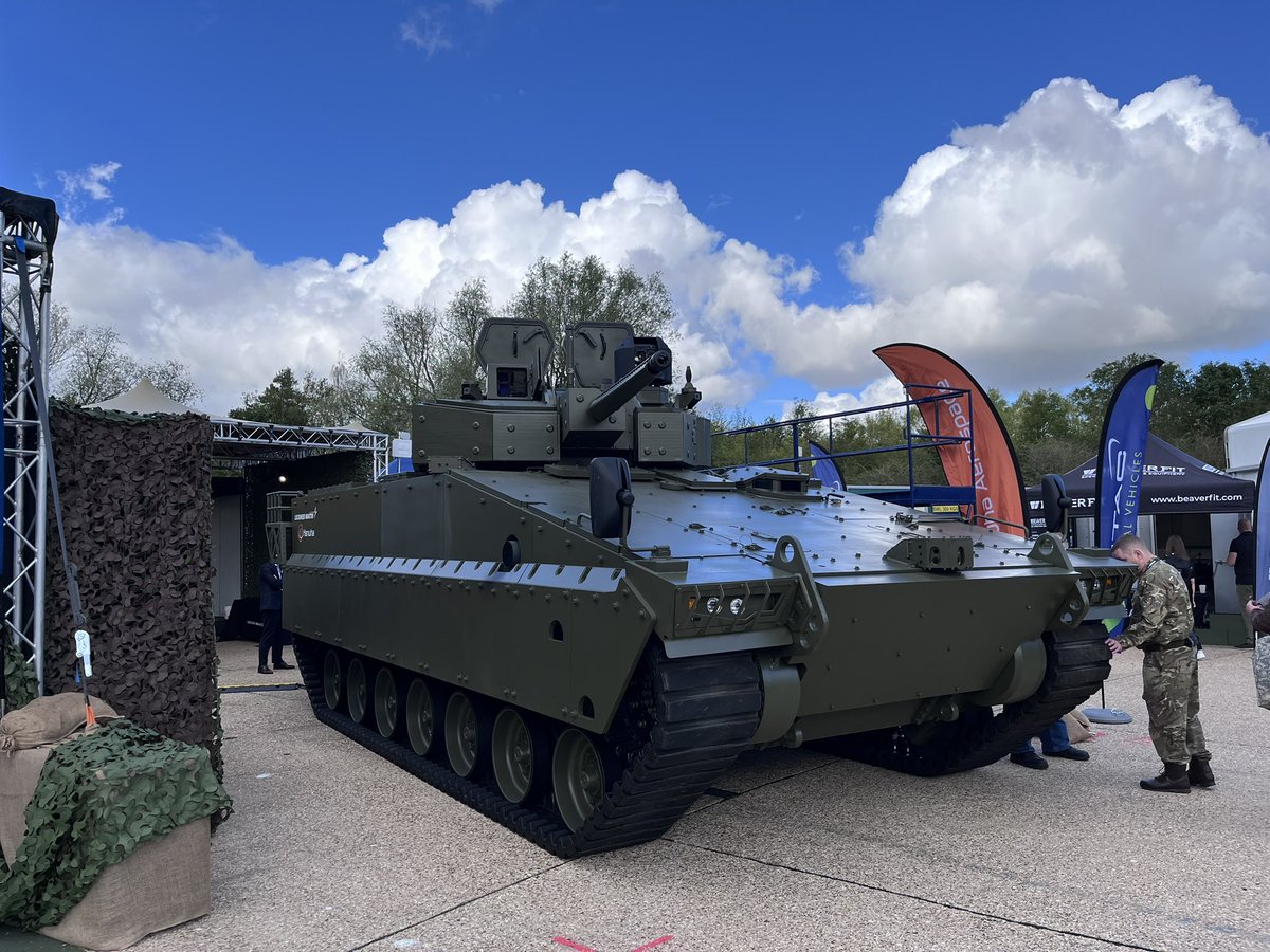 CalibreDefence's tweet photo. Hanwha Redback with the Lockheed Martin turret. Positioned for Europe/uk requirements and it has Sky Keeper C2 integrated providing sensor fusion and GBAD capability. https://t.co/1c2Kzai0Sy