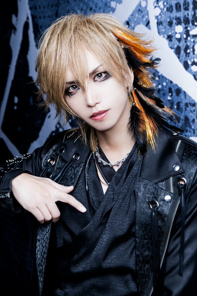 Royz_official tweet picture
