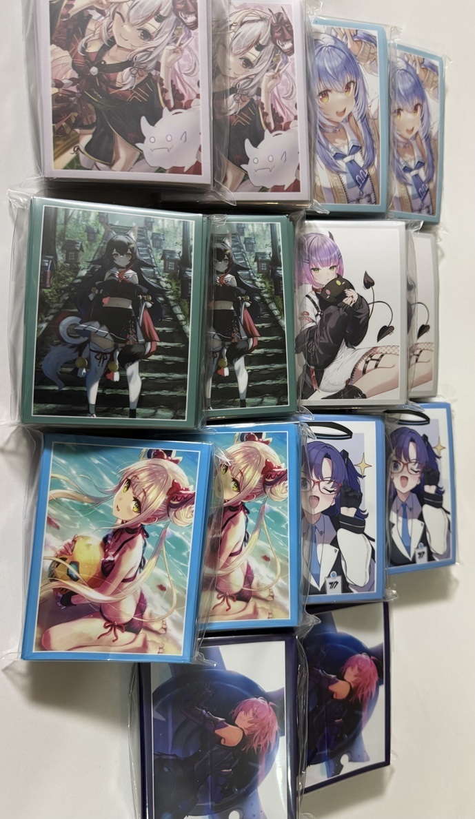 u_sleeve's tweet photo. 【委託情報】
在庫整理のため「スリーブ詰め合わせセット」を作成！
今回はホロライブ多めに入っています～
https://t.co/F3lykxgIv1 
※ストレージ＋スリーブ14個
※同じスリーブが基本2個入っています（60枚×2個）
※ホロライブは4種前後同梱

プレマ詰め合わせも是非！
https://t.co/WMm2x0glUw https://t.co/9bHKWcOnTn