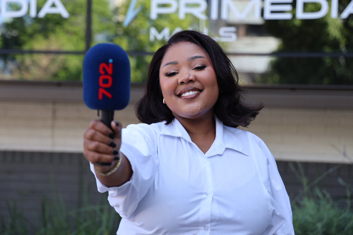 Radio702's tweet photo. Our 702 missing mic finally showed up in the mail 📬!! 

Here’s your much loved content creator, public health progressional , researcher , and entrepreneur , Ntathu Zungu - handing over the mic in studio with Clement Manyathela. 

Catch up on the full interview on https://t.co/afJUZGylow 

#TheCMShow #NtathuZungu #702MissingMic #702WalkTheTalk