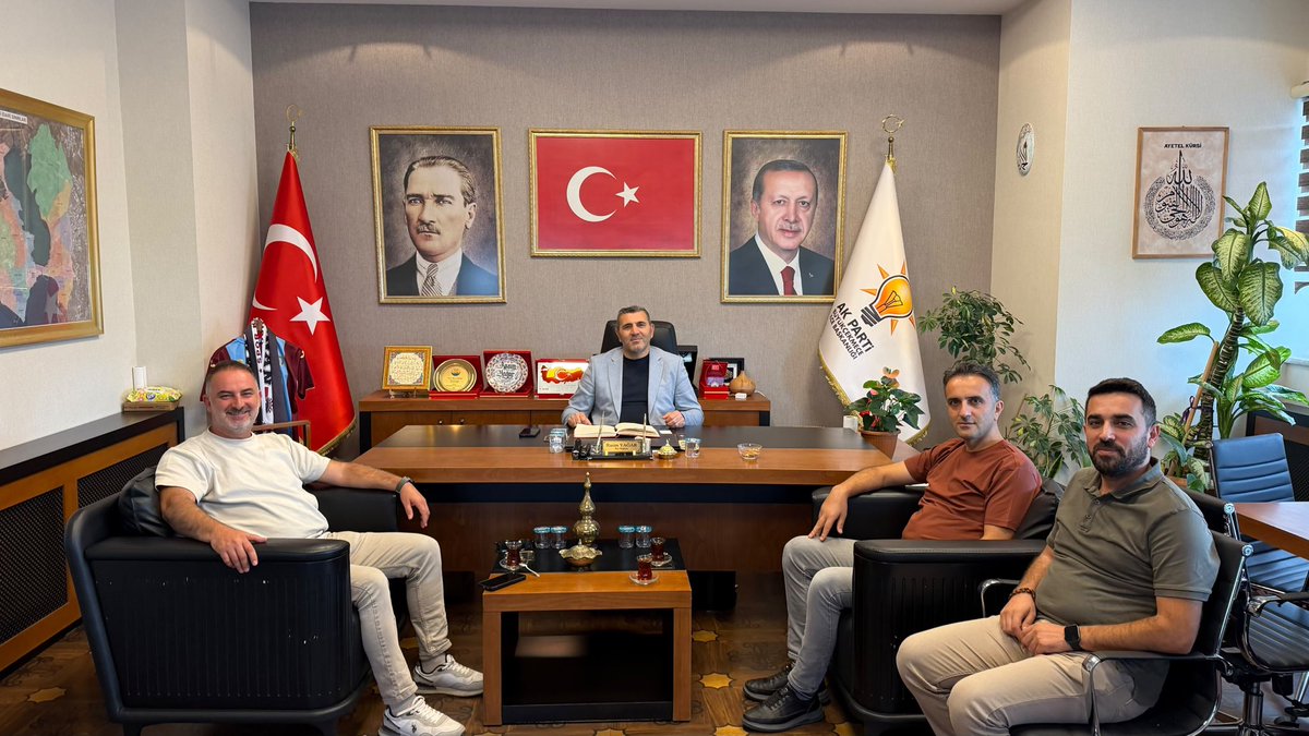akbcekmece's tweet photo. İlçe Başkanımız Rasim Yağar, AK Parti Silivri önceki dönem Spor Komisyonu Başkanı Abdülkadir Baldemir ve Fatih Bey’i İlçe Başkanlığımızda misafir etti.

Samimi bir sohbet ve karşılıklı istişarelerin gerçekleştirildiği buluşmada, teşkilat çalışmalarına dair değerlendirmelerde bulunuldu.

Nazik ziyaretleri ve kıymetli sohbetleri için kendilerine teşekkür ediyoruz.

@akpartiistanbul 
@abdullahozdemir 
@RYagar