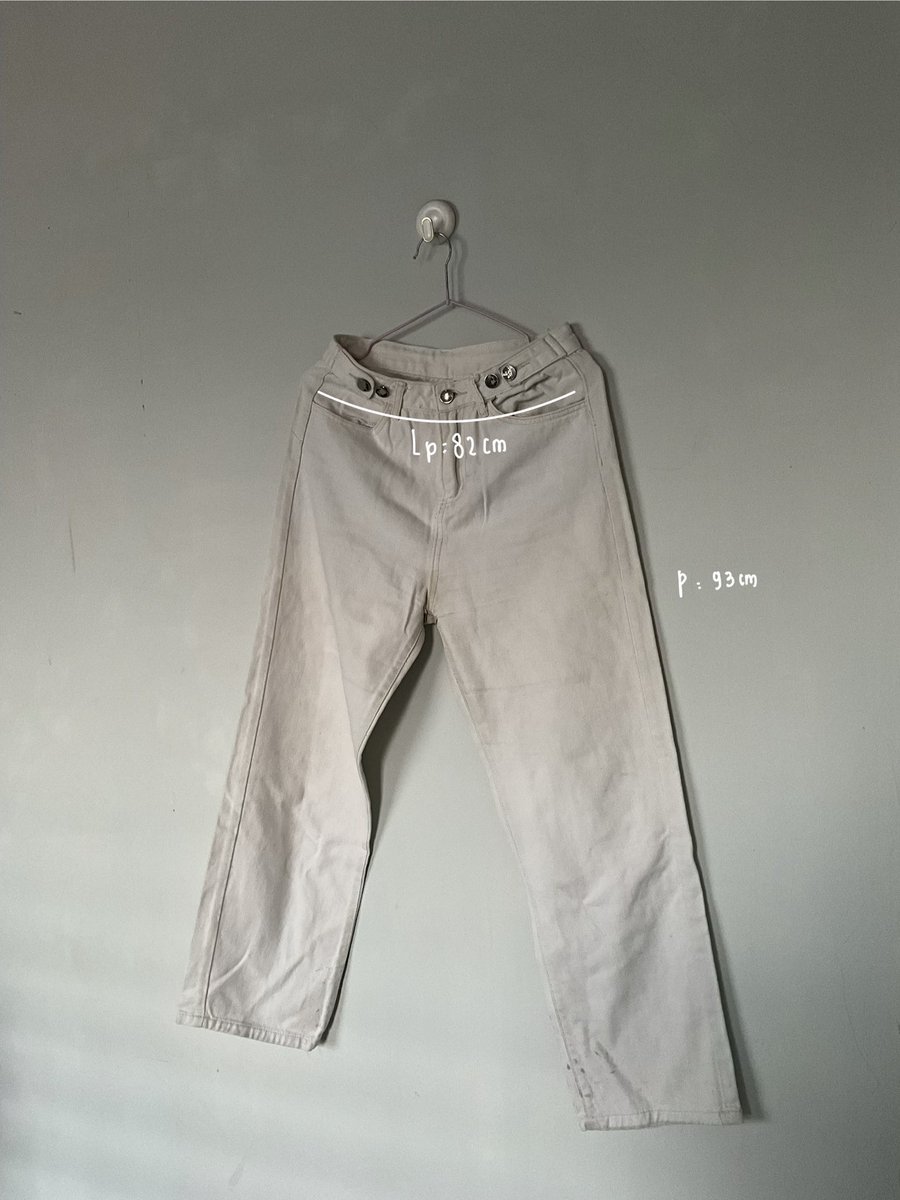 ultramilkteros's tweet photo. 🧺: jeans highwaist broken white
Rp. 50.000-.
Panjang celana: 93cm
Lingkar pinggang: 82cm🌟 https://t.co/3zgQWeQeeU