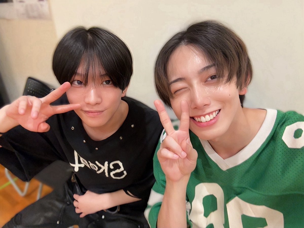 Taiga08270217's tweet photo. 今日も薄ミュ稽古でいい汗かいてきたよ〜⚔️

席隣でよく話すせいやと📸
これからよろしくね♪♪
#薄桜鬼 #薄ミュ https://t.co/6I7ADx9oqW