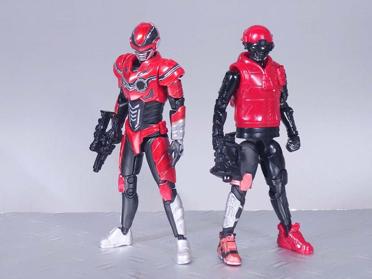 gerad0705's tweet photo. ミニプラのキャプテンを組み始めたよ！

今回は雄動が出ないっぽいので、ミニプラを頑張って塗るとします

とりあえず右足だけ

ギャバンと並べても違和感が無いくらいには仕上げようと思ってます

#ミニプラ
#オメガホーン
#角醒ハンターオメガホーン https://t.co/Y7b68LaesG