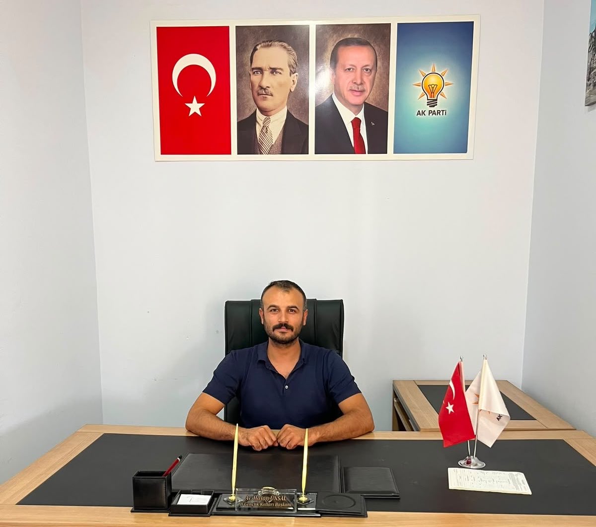 akgencadiyaman's tweet photo. 📍 AK Parti Adıyaman İl Başkanlığı

AK Parti Adıyaman İl Gençlik Kolları Yönetim Kurulu Üyemiz Ali Şahin bugün parti binamızda nöbetçi! 
🇹🇷💡 AK Gençlik olarak her zaman sahada ve görevimizin başındayız!

İstişare etmeye çay içmeye bekleriz.

#AKGençAdıyaman https://t.co/FXG58lrnTI