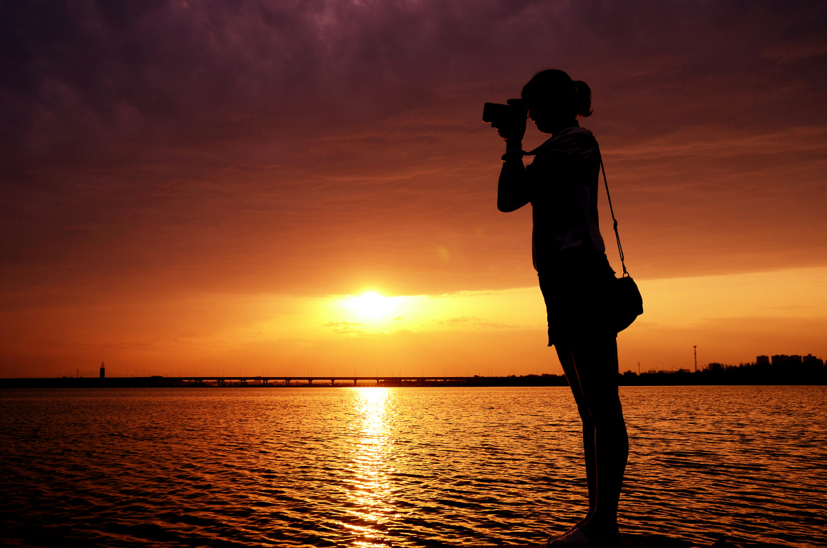 JonNa_JJangSSem's tweet photo. New to photography Start with mastering natural light—golden hour (1hr after sunrise, 1hr before sunset) gives warm, soft tones that flatter any shot. https://t.co/c4Cn0R6fb9
