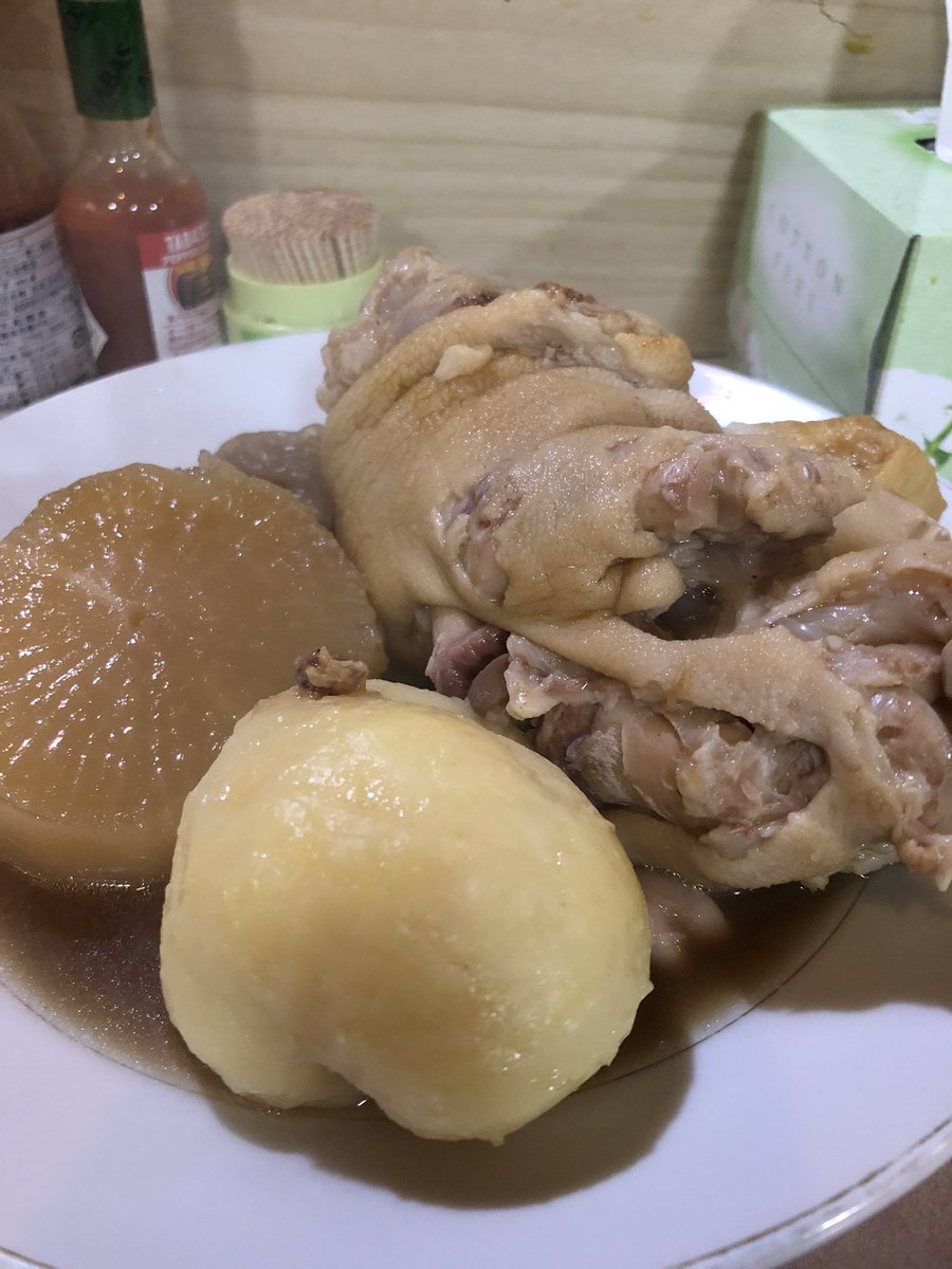 wascshacordante's tweet photo. 一人で店でご飯食べていたら観光客と間違えられて「ナイチャーは帰れ」と言われたけど、夜中の2時にテビチ3個とフーチバージューシー食べている観光客いたら逆に褒めて欲しい。 https://t.co/fgCA14t2AB