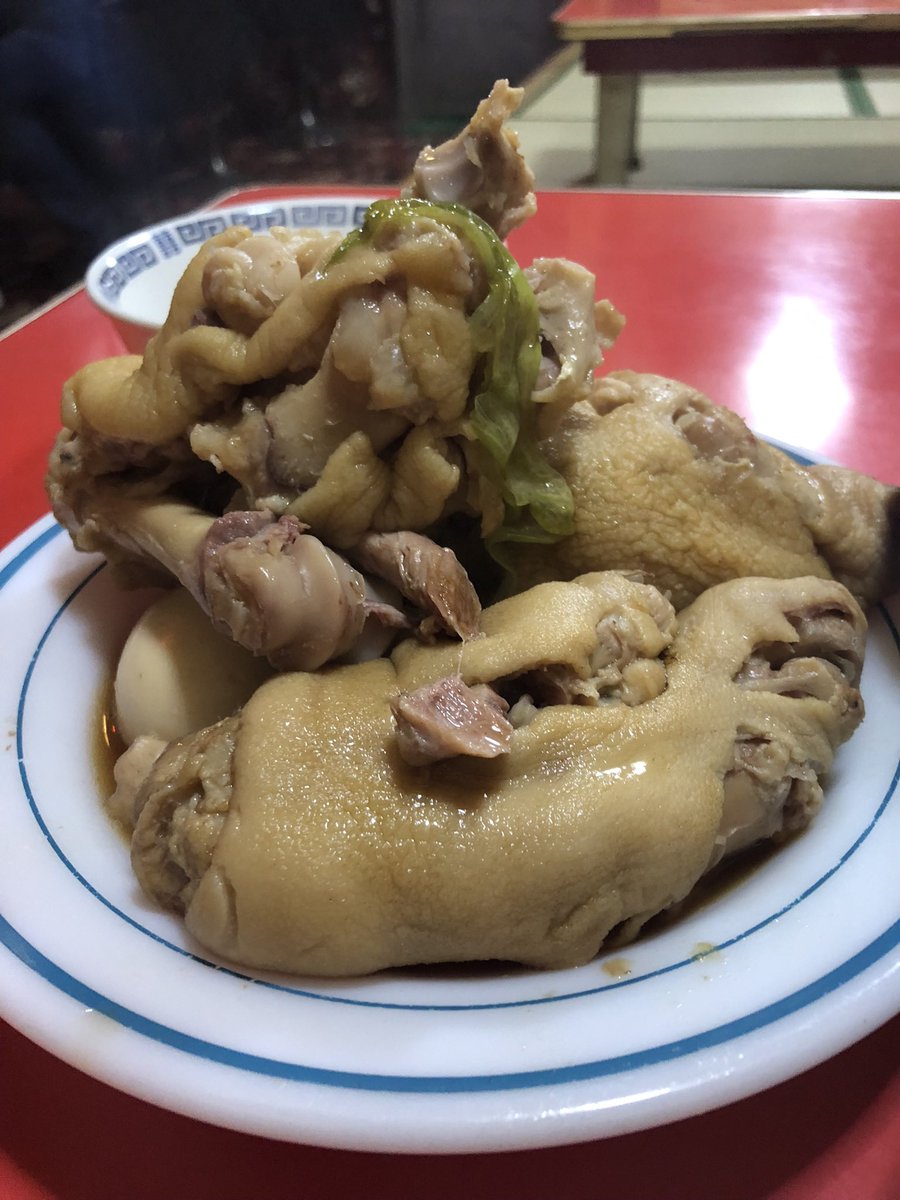 wascshacordante's tweet photo. 一人で店でご飯食べていたら観光客と間違えられて「ナイチャーは帰れ」と言われたけど、夜中の2時にテビチ3個とフーチバージューシー食べている観光客いたら逆に褒めて欲しい。 https://t.co/fgCA14t2AB