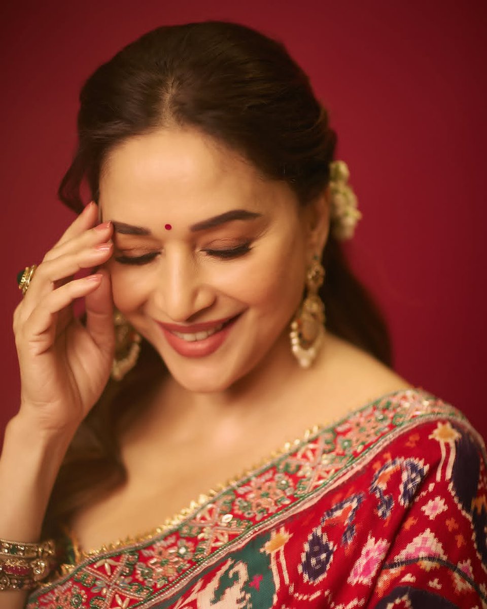 Weekendvibes_'s tweet photo. Madhuri Dixit ❤️

#Madhuri #MadhuriDixit https://t.co/SpKhMbHI02