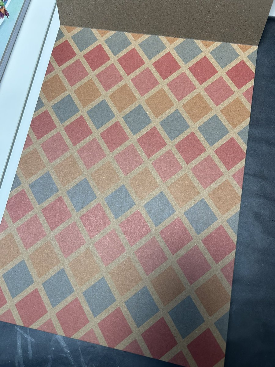 lcvethatlasts's tweet photo. tu veux acheter du papier créatif Gifi tu te dis trop bien les motifs puis tu ouvres chez toi et tu vois ça, mdr 💀 https://t.co/E98YdDUPxh