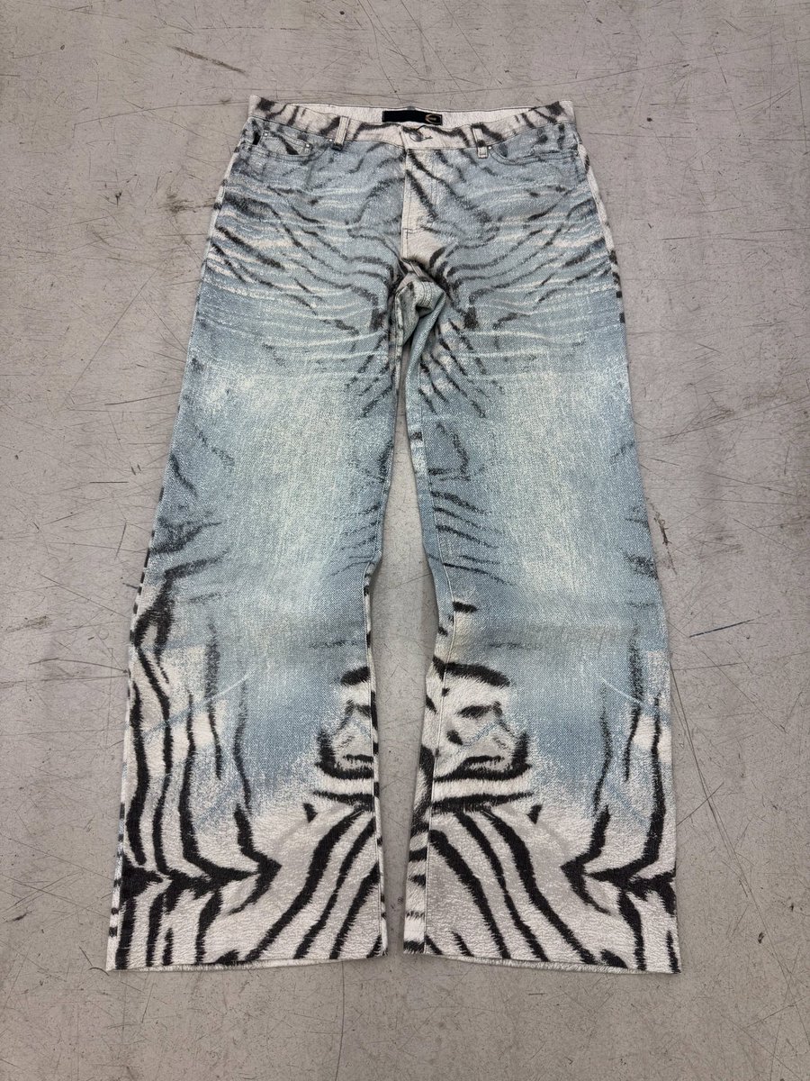 theattractmag's tweet photo. 2002 cavalli faded zebra flared jeans https://t.co/n8p9uNHuhz