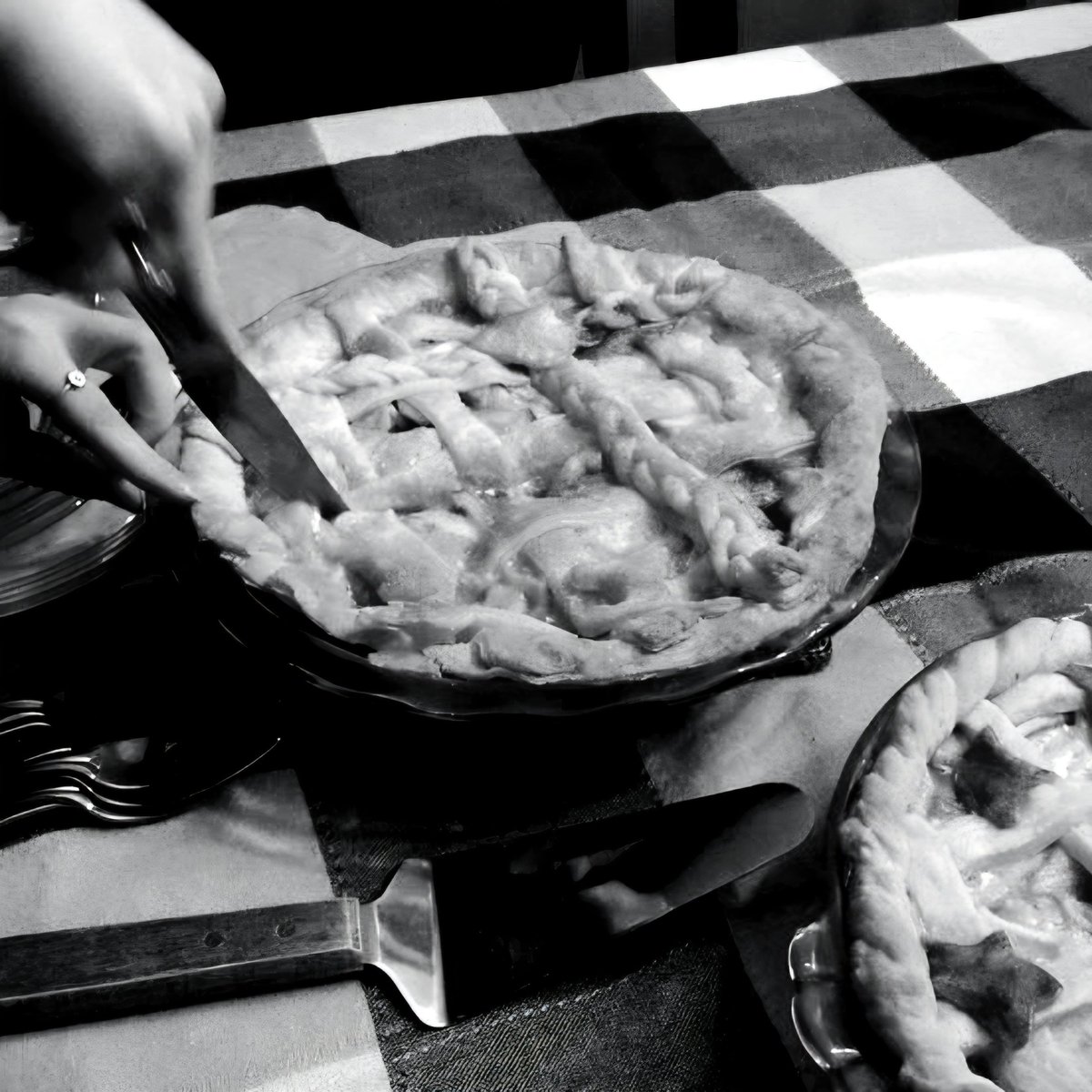 megansavx's tweet photo. the grand judge #watwrongwithby — give an impartial score with just a first taste and a single sniff, i instantly know the quality of ingredients, exact hours of dough fermentation, and baking temperature used https://t.co/ox2i0qExYZ