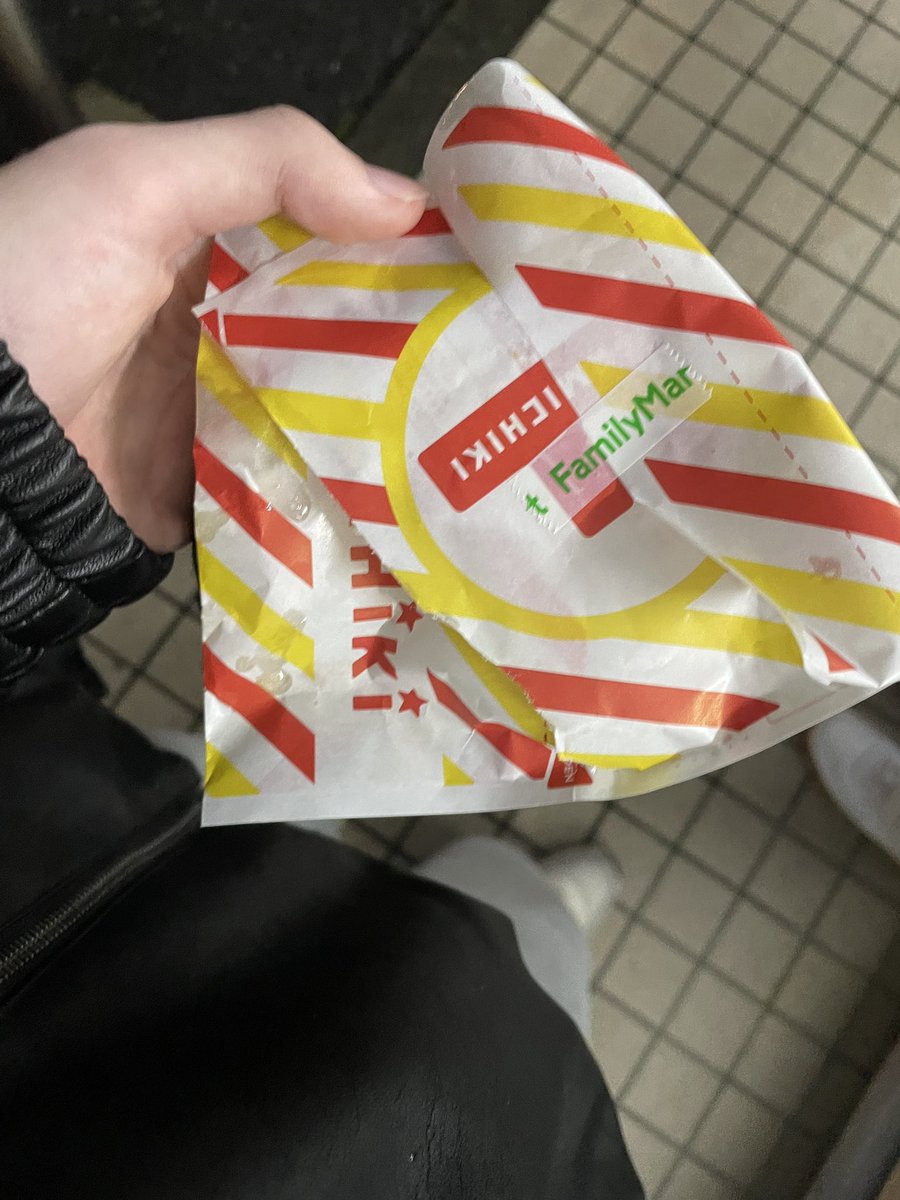 chitose613's tweet photo. ファミチキも食べちまった https://t.co/yGY2bLMLcU