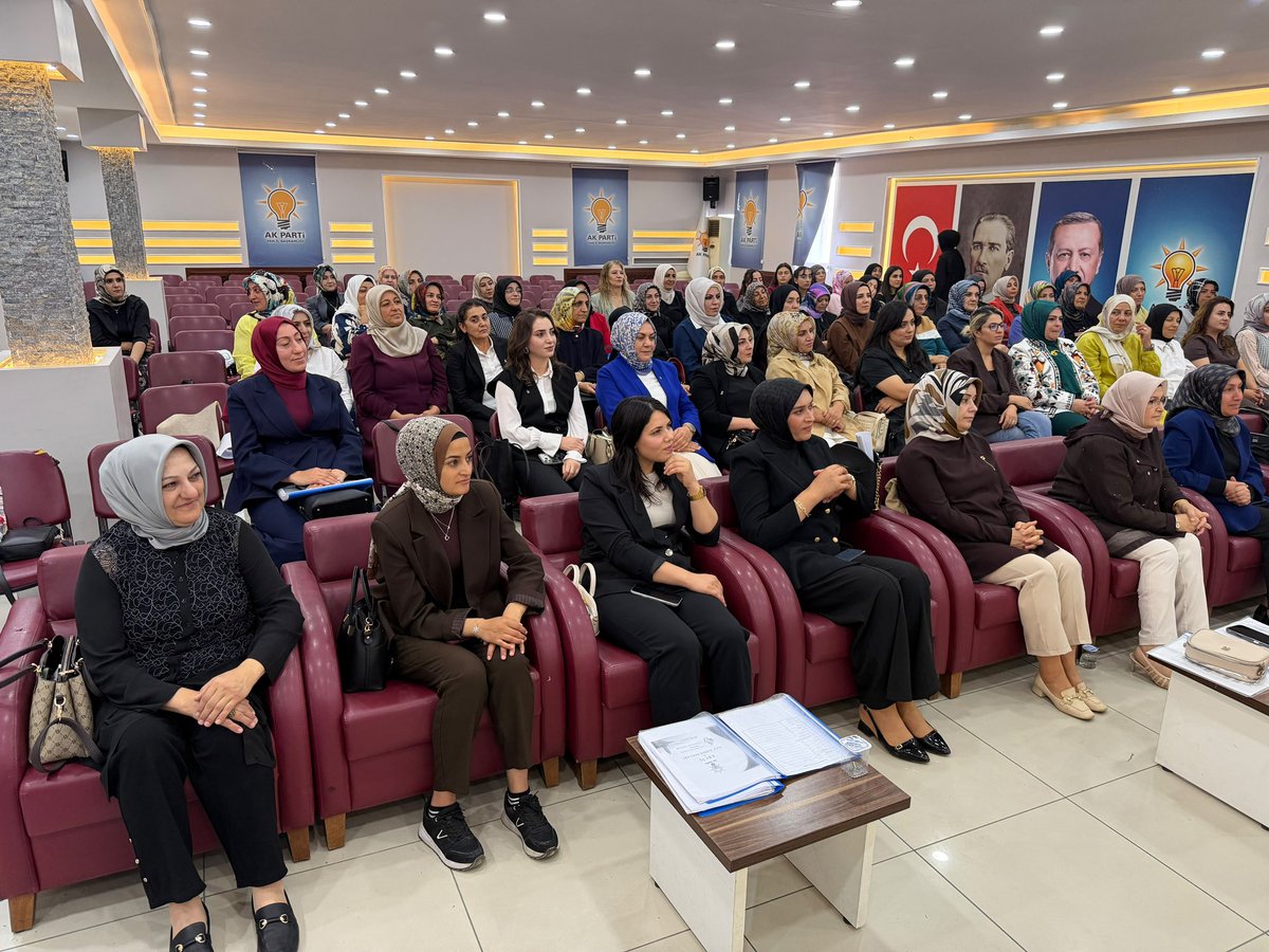 Ak_partmuradiye's tweet photo. İstişare ve değerlendirme toplantımızı gerçekleştirdik. Birlik, beraberlik ve güçlü teşkilat anlayışımızla çalışmalarımıza kararlılıkla devam ediyoruz. 🇹🇷

@tugbaisikercan @ArvasAbdulahat @zerrin_alpaslan @AKKADINGM @akkadinvann https://t.co/NJJ769JL8g