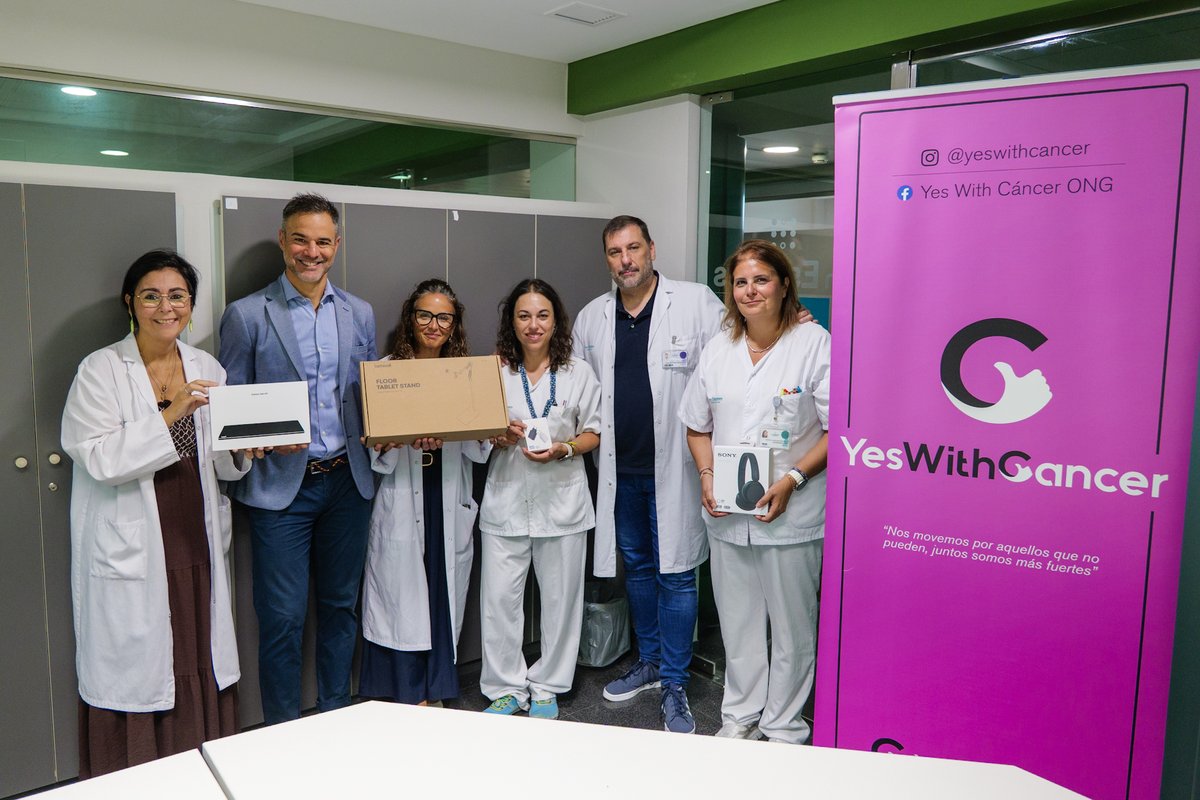 SonEspases's tweet photo. 🌟 Gràcies a Yes With Cancer per la donació d’una tauleta amb suport i auriculars a l’Hospital Universitari @SonEspases 📱🎧.Aquest equip ajudarà els pacients a fer més còmode el procés de donació de medul·la òssia ❤️.
#SonEspases #YesWithCancer #DonacióDeMedul·la https://t.co/1VtZjZfInn
