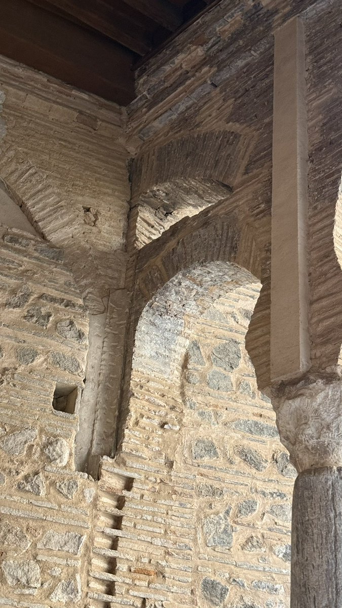 _iamrahaf_'s tweet photo. أطلال مسجد في طليطلة

”حتى المحاريبُ تبكي وهي جامدةٌ
حتى المنابرُ ترثي وهي عيدانُ“ https://t.co/lFiPHqZBMl