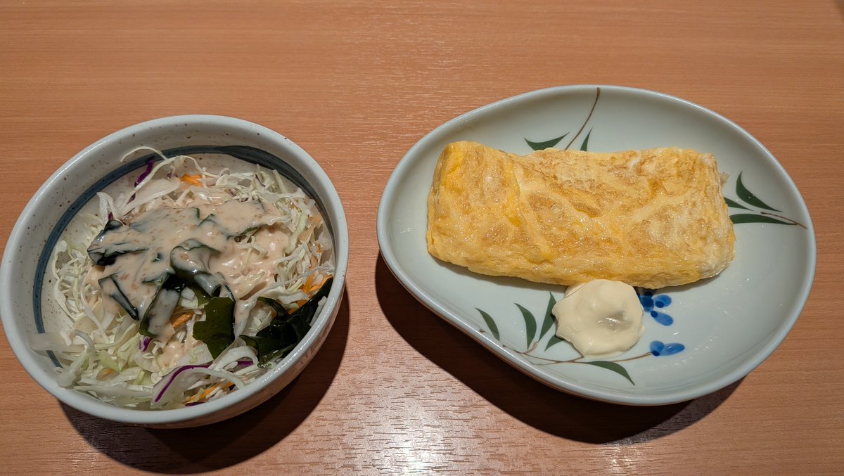 8018yoshi's tweet photo. 昼晩🤤
さんまの塩焼定食
追加で野菜サラダ、玉子焼き
今年の初さんま👍
うまあ～　
ご馳走様でした🙏

#やよい軒 https://t.co/2w3JCbTEUb