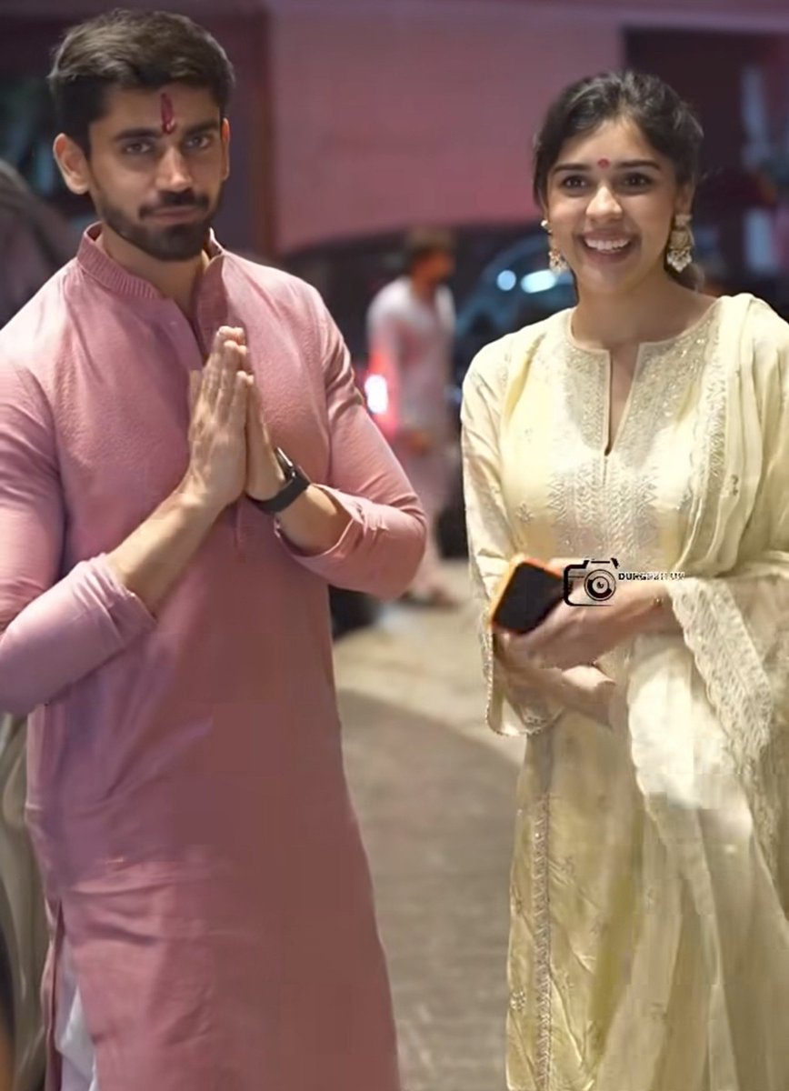 _laaibah's tweet photo. Can someone explain why they look so married coded 😩🥹🤚
The way they always have their eyes on eo , the smiles , the glow , the way they blushes aroud eo , so prettyy 🤌
 Ahhh!!! I justtt love themmm 😭♥️🧿
@EishaSingh24 @Avinash_galaxy 
#Avinashmishra #eishasingh #avisha https://t.co/01JsVn3QUU