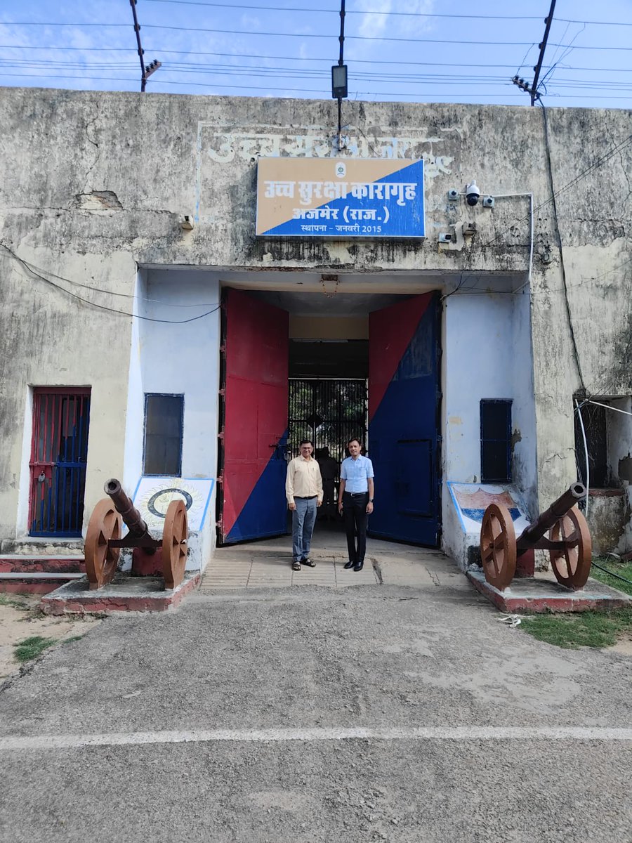 DLSAAJMER's tweet photo. आज दिनांक 16.09.2026 को माननीय अध्यक्ष महोदय एवं सचिव, DLSA अजमेर द्वारा केन्द्रीय कारागृह, अजमेर का निरीक्षण किया गया।साथ ही, सचिव DLSA द्वारा उच्च सुरक्षा कारागृह, अजमेर का भी निरीक्षण कर बंदियों हेतु विधिक सहायता व्यवस्थाओं का जायजा लिया गया। @Rajslsa https://t.co/c4vMXIEidn