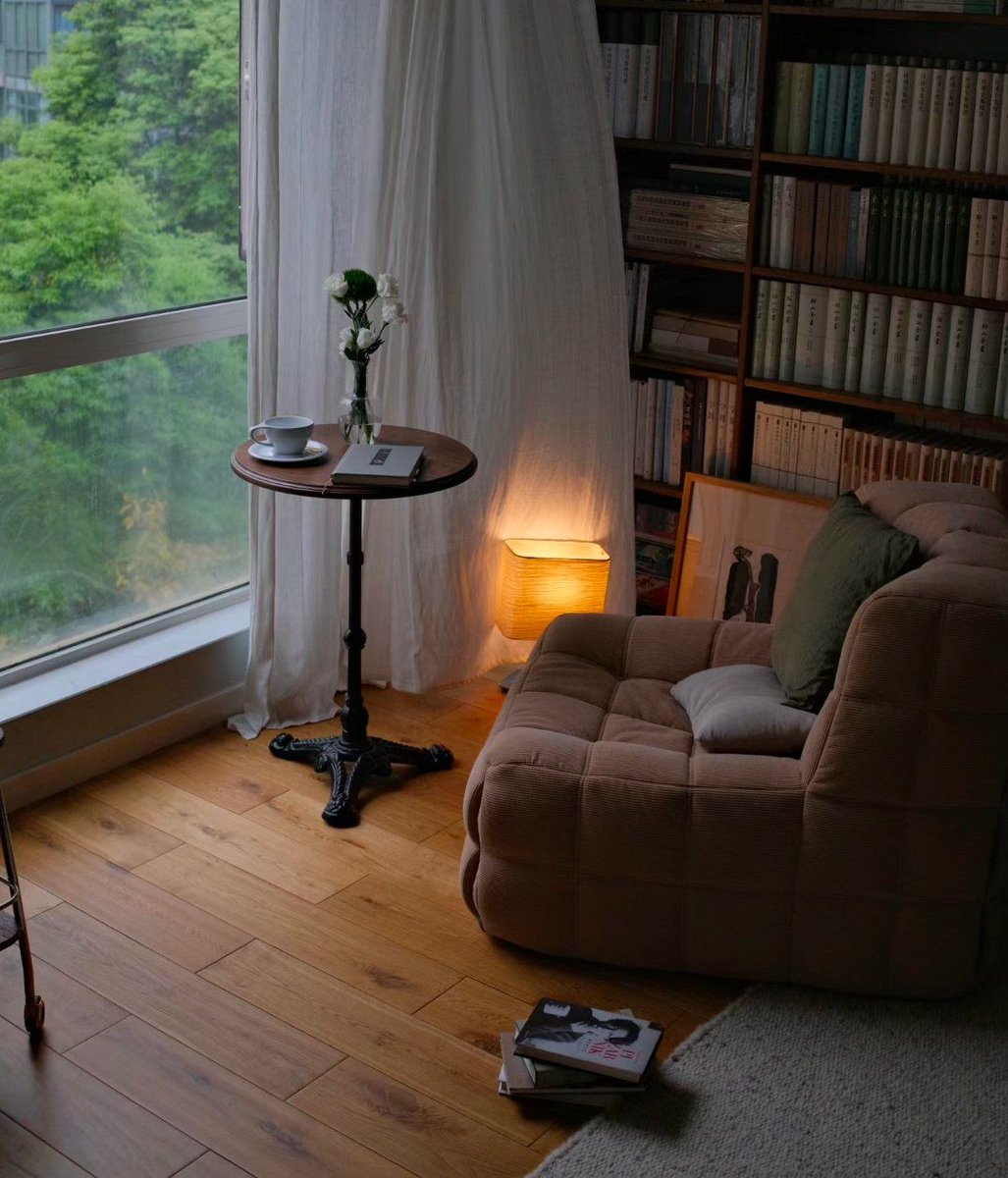 ohhj78's tweet photo. Just enjoyed a warm cup of homemade latte while curling up with my favorite book on the rainy Sunday at home—this is the perfect lazy day vibe!， https://t.co/L3SzFkKeu6