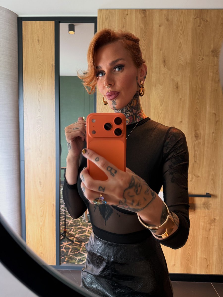 Annaredd85's tweet photo. Can you guess what is on my necklace?

Mistress Femdom Findom Redhead Inked Meesteres Tikkieslaaf Walletdrain https://t.co/lD2jd5HEGr