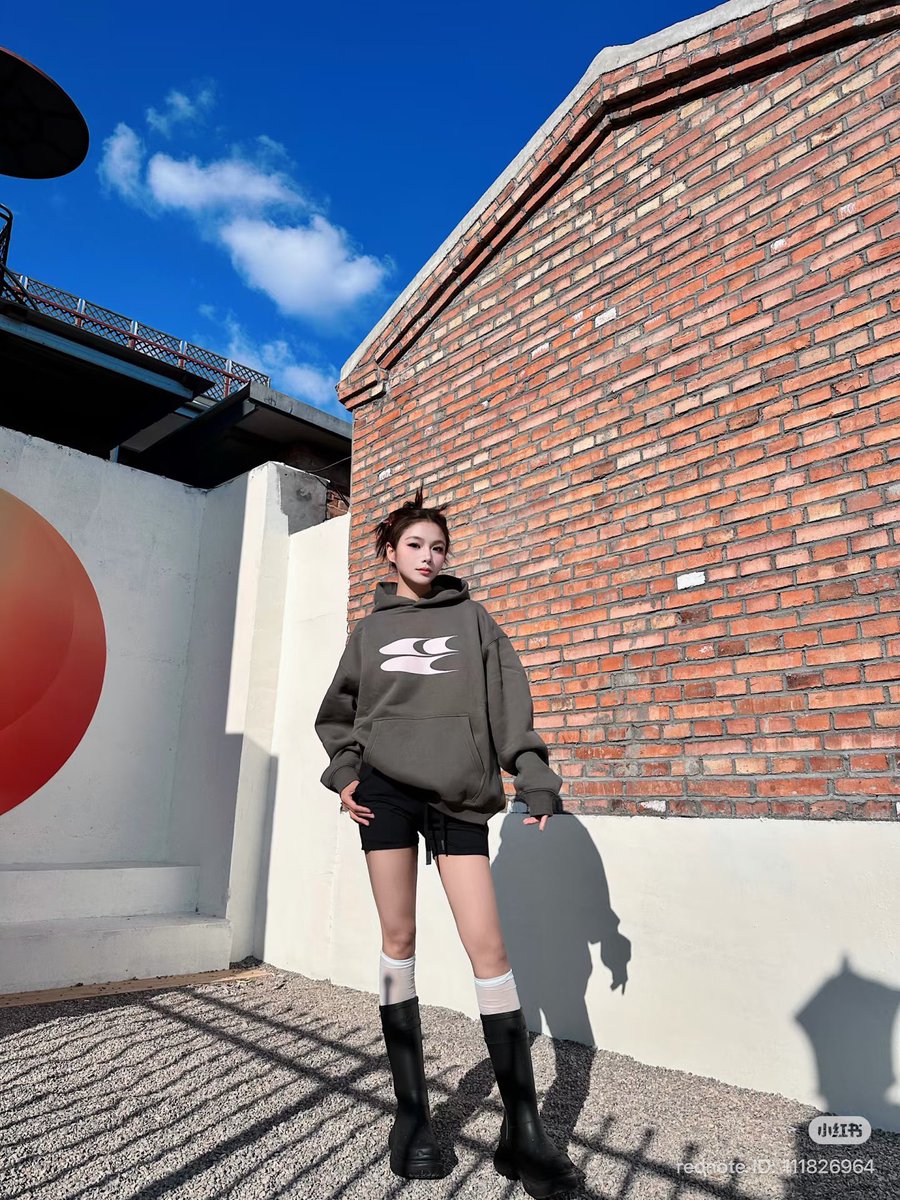 31sundae's tweet photo. ( SALE 🩷 ) cryingcenter logo hoodie 

ฮู้ดดี้รุ่นโลโก้ classic ตัวละ 890.- จัดส่งฟรี
( มัดจำ 400 ) รอบนี้ได้ราคาน่ารักมากค่า 📢

สินค้าพร้อมส่งในจีน , ไซส์เริ่มเหลือน้อยนะคะ
#cryingcenter #พรีออเดอร์จีน https://t.co/dg6DfneGIx