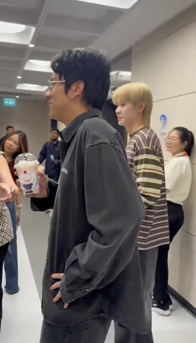 gift_rin_'s tweet photo. ทำไมนจกเจอเนคล้ะดูอึ้งๆอ่ะ culture shock อะไรอีกปะ 55555555555555555555555

#mynameisnanon 
#JackieJackrin
#NILKNHAKE https://t.co/DAu60O4bLn