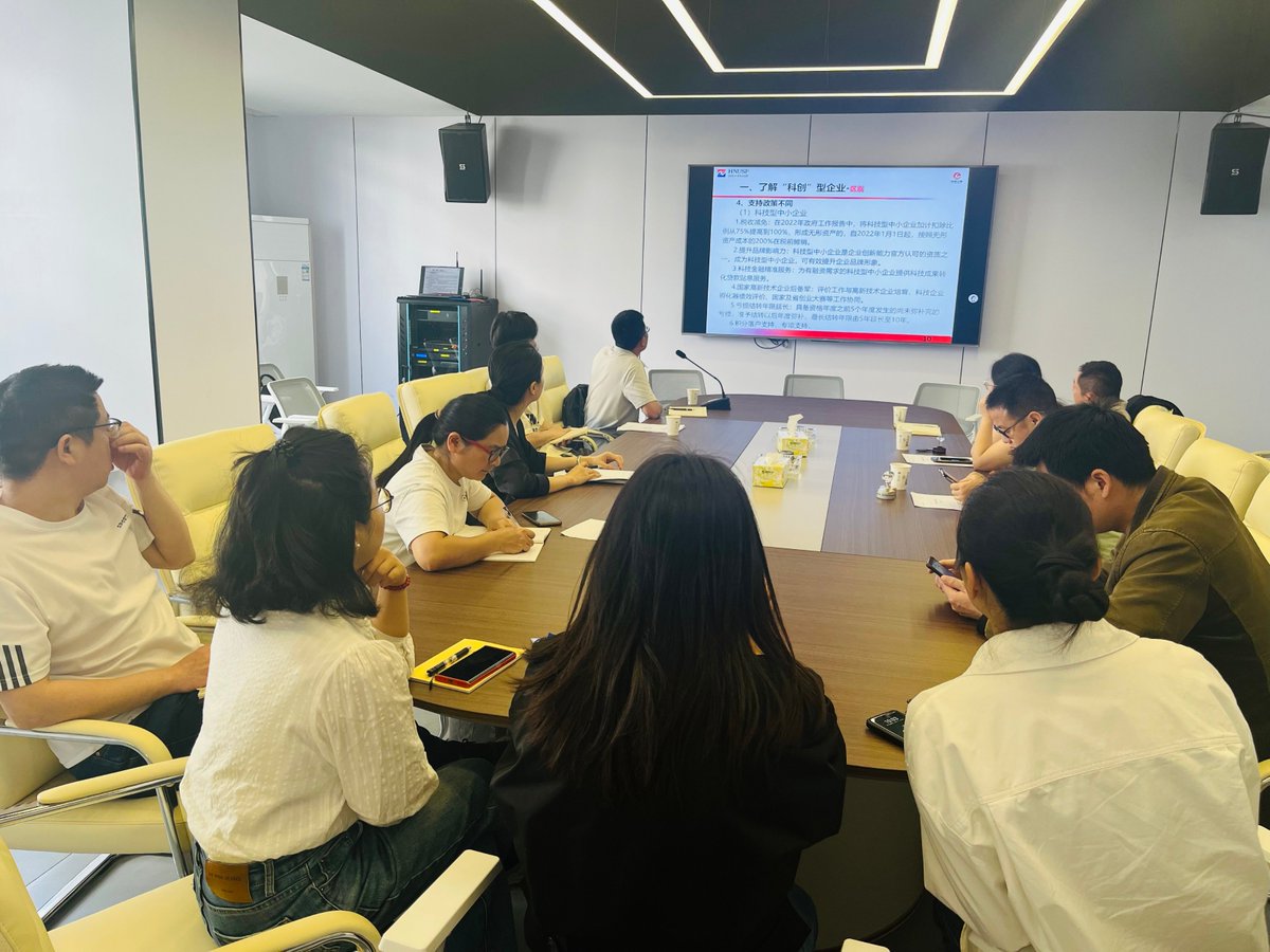 jeku98's tweet photo. Just wrapped up a super insightful workshop on digital marketing strategies—loved exchanging ideas with the team and picking up actionable tips! https://t.co/f7Mznizzbt