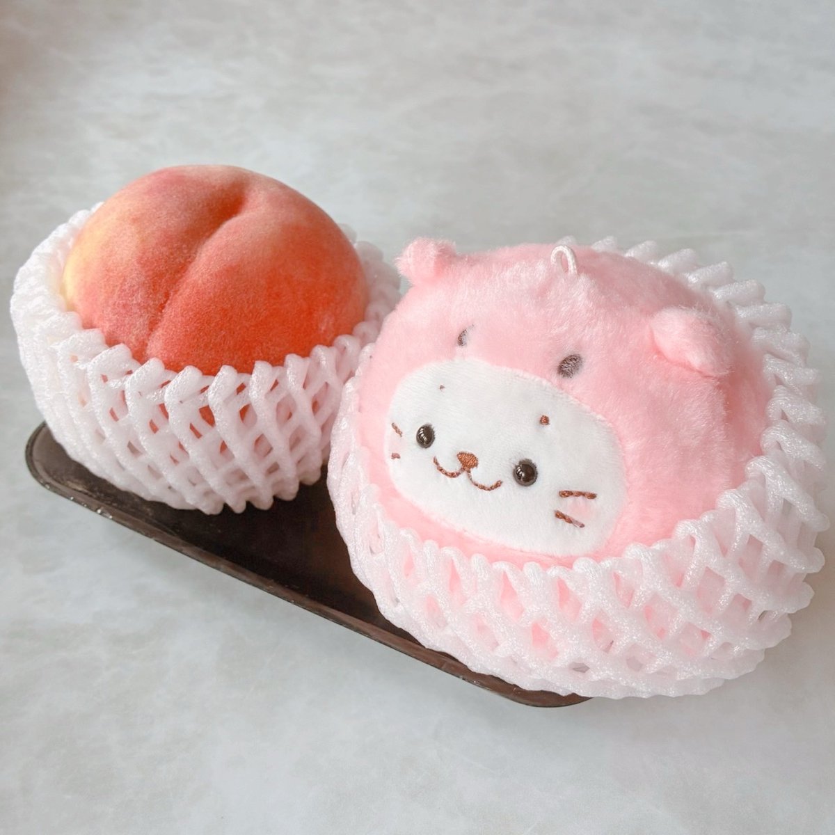 okurumi30's tweet photo. 桃がだいすきで桃になってみたかっためんこ🍑🐙
あま〜いにおいのおいしそうな桃になれたね https://t.co/RnzUifCaeu