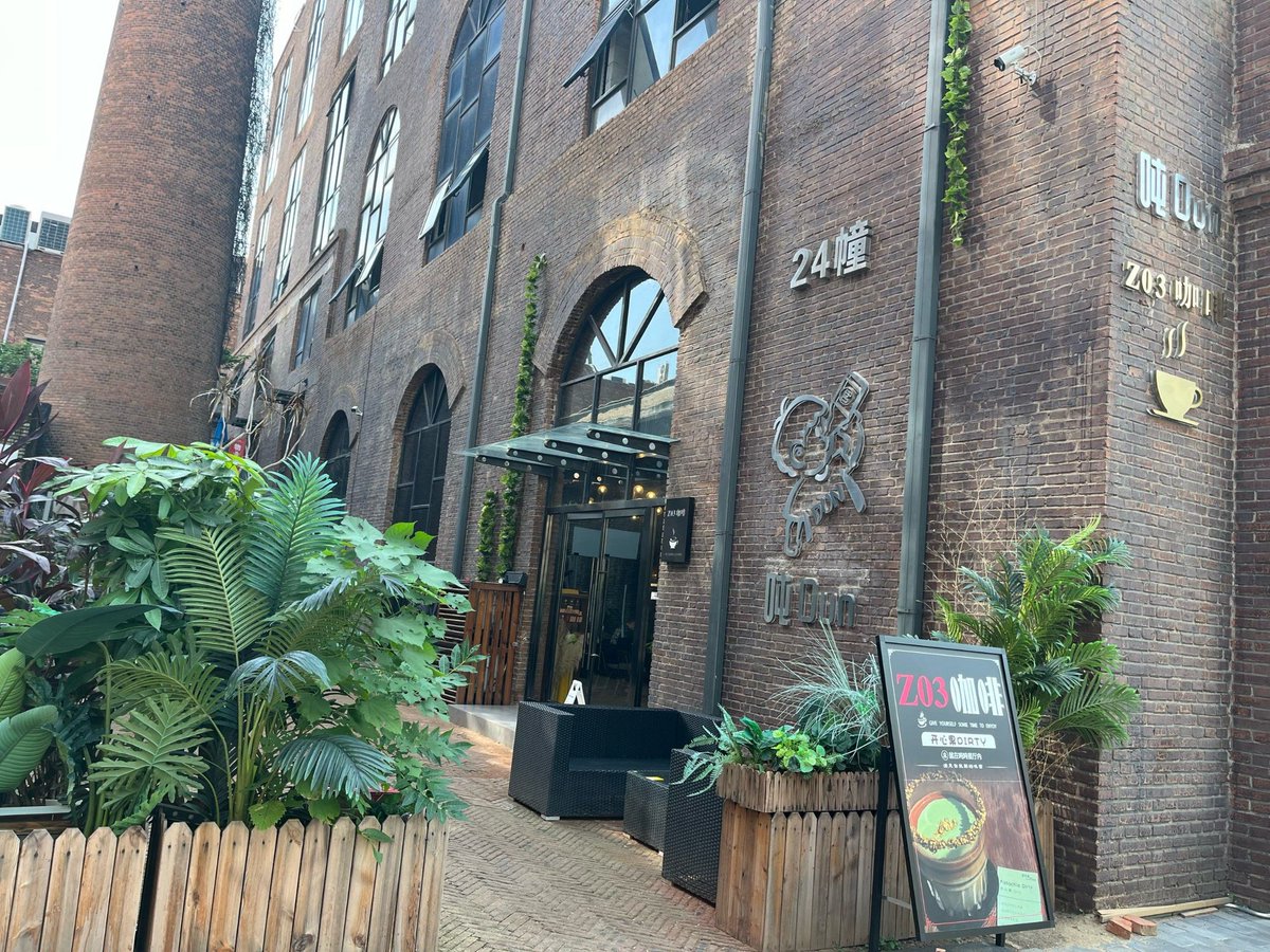 nuestw_mingbg's tweet photo. Just tried the café’s new matcha affogato – the cold matcha cream + hot espresso hit different, perfect mid-week pick-me-up! https://t.co/GR6Pm17E65