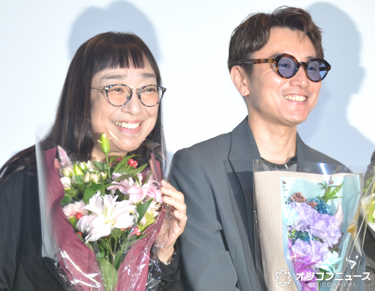 oricon's tweet photo. SUPER EIGHT安田章大、
42歳の誕生日🎂花束にニッコリ💐

おちゃめすぎる“言い間違い”で会場を笑顔に️❓️
https://t.co/r3IvYSgbhe

🔻“受け入れる”ことの大切さも熱弁
https://t.co/cAwK18MCXN

#平行と垂直 @heikou_suichoku https://t.co/JhjZ4INiNt