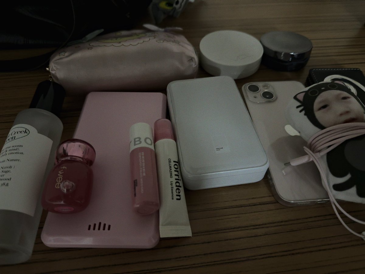 ilovvue's tweet photo. 여자 혼자 연습실에 있으면... 이런 거 합니다 https://t.co/8REsQyzX0o