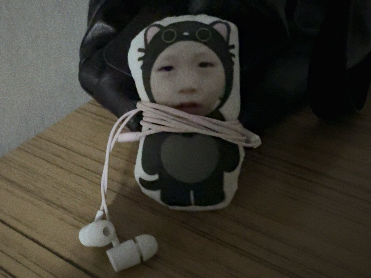 ilovvue's tweet photo. 여자 혼자 연습실에 있으면... 이런 거 합니다 https://t.co/8REsQyzX0o