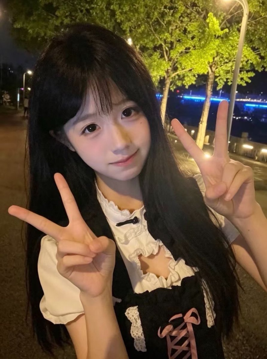 crystal91jn2's tweet photo. 下晚自习咯，谁要锐评13岁的福！

要看的来撒～我直接发啦！！

看完不许说我福没毛嗷!  ！ https://t.co/puhIba1Oqn