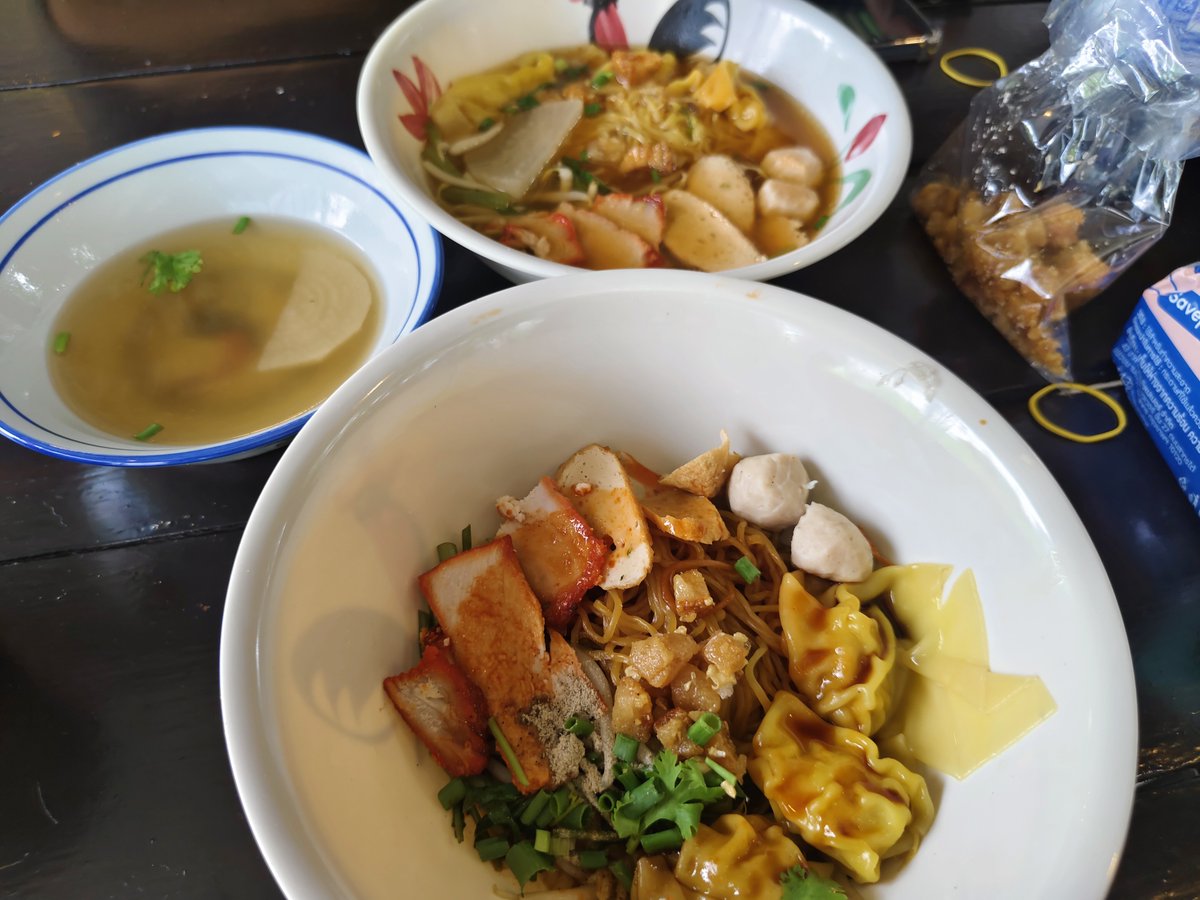 win_28's tweet photo. ก๊วยเตี๋ยวป๊อกป๊อก แถวบ้านเลย ซ.หนองเหล็ก อาโหร่ยยย แคปหมูคือดีย์!! #อุดรรีวิว #reviewudon #udonthani #ซอกแซกหาแนวกิน #wanderer https://t.co/4HA9Hp1LeM