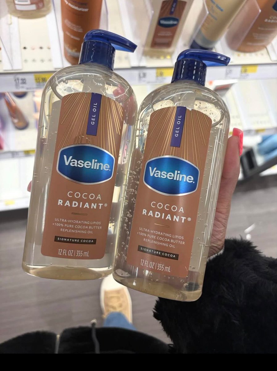 dheyulll's tweet photo. DEMI APAA😭.. temanku yg kulitnya sehat itu cuma pake ini + parfum, dan wanginya ga hilang 7 hari 7 malem 🫢👌🏻￼ https://t.co/XV6xn31fL4