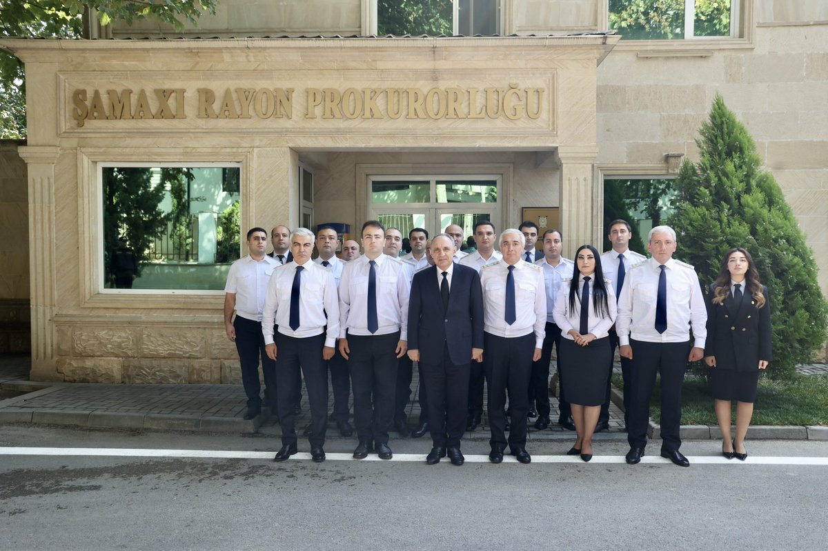 prokurorluq's tweet photo. Baş prokuror Şamaxı rayonunda vətəndaşları qəbul edib

Ətraflı: https://t.co/CRbuCXvLcZ https://t.co/nTDX787EVR