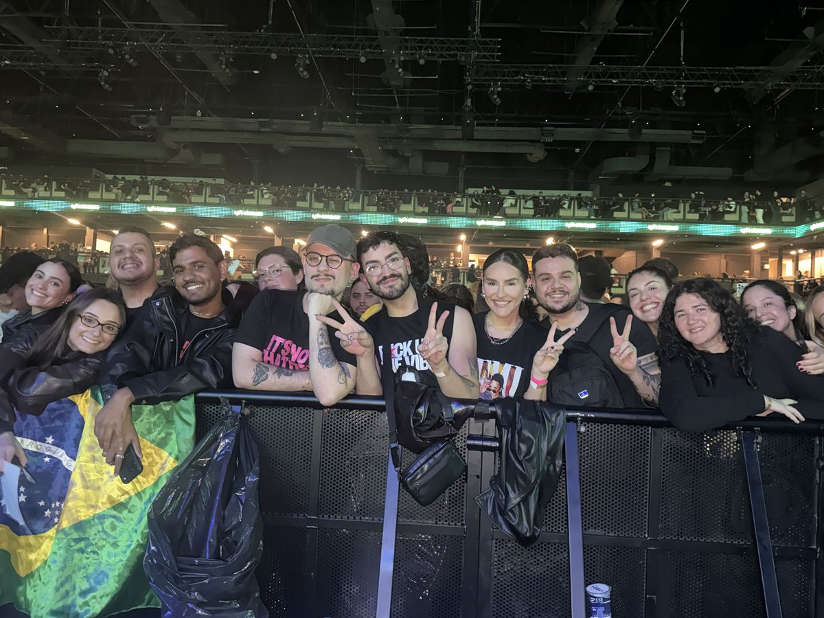 ddlmeans's tweet photo. a bandeira que ela pegou mores 😭😭😭 https://t.co/HQzFlEemWv