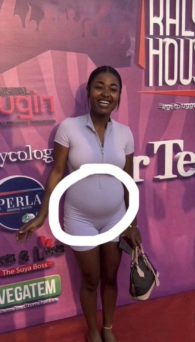 Ghostblogger778's tweet photo. Just look at this 2-by-4 lady who keeps insulting and disrespecting both men and women on social media, all in the name of fame. 

Ama Burland if they gave her to me for free, I still wouldn’t accept her because there’s nothing special about her. Flat ass? Big NO! Fallen boobs? BIG NO! ��

It’s the simping niggas who will always hype her, not this side!🌝