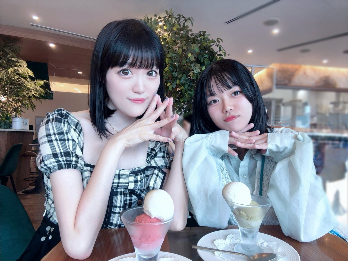 naruohamarui's tweet photo. 先日かのん氏(@kanon_826_31 )とカフェ活してきたよん🎀🫖
話が尽きなさすぎて…圧倒的に時間が足りなかった💭💭笑
プレゼントまで頂いてしまって…うれぴよ🥰🤍ｱﾘｶﾞﾄｳ🥺🤍
またすぐ会う約束も出来たので(*ˊ˘ˋ*)
たのしみ🧁🍓🥞🍓 https://t.co/KBAD5n9cfO