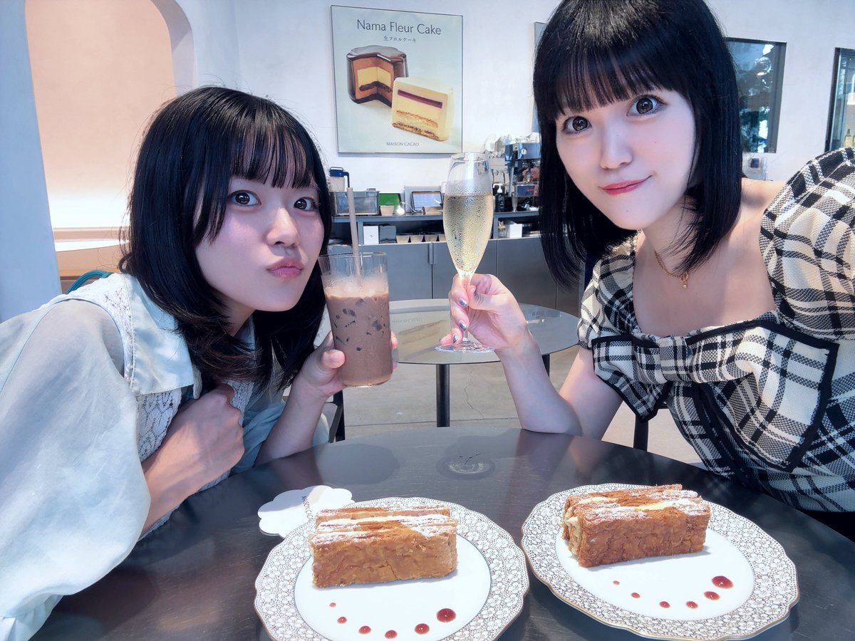 naruohamarui's tweet photo. 先日かのん氏(@kanon_826_31 )とカフェ活してきたよん🎀🫖
話が尽きなさすぎて…圧倒的に時間が足りなかった💭💭笑
プレゼントまで頂いてしまって…うれぴよ🥰🤍ｱﾘｶﾞﾄｳ🥺🤍
またすぐ会う約束も出来たので(*ˊ˘ˋ*)
たのしみ🧁🍓🥞🍓 https://t.co/KBAD5n9cfO