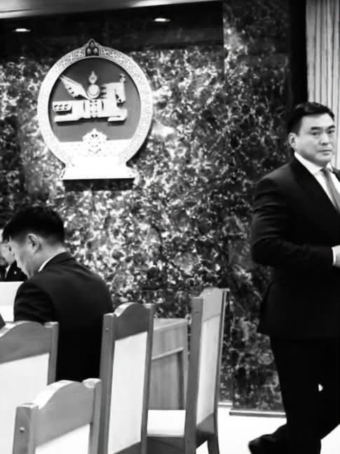 khangai86198's tweet photo. Одоо нэг мөсөн л зайлчих Монгол төрөөс 😡
Хангалттай л идэж уулаа ш д 😡😡😡 https://t.co/Zqkl0LbDaf