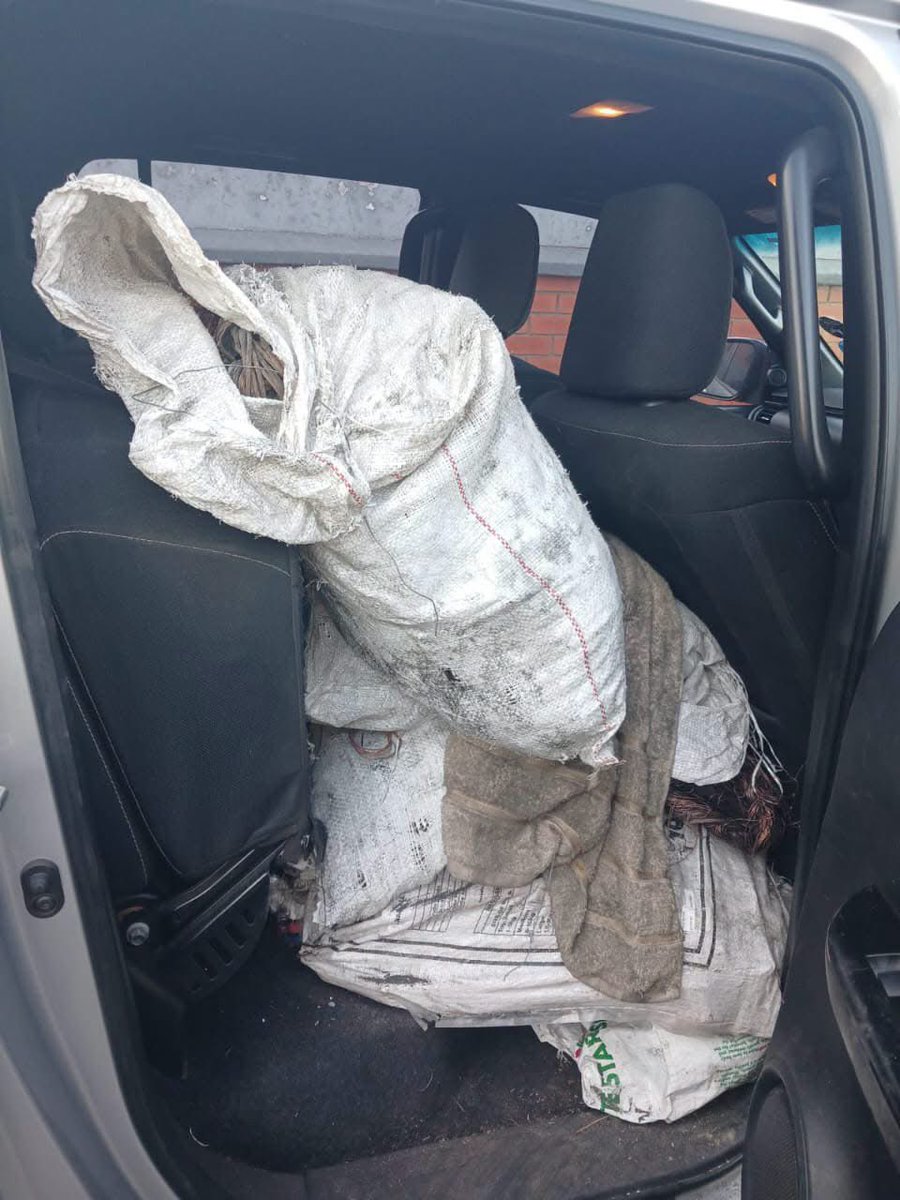 ZANewsFlash's tweet photo. NEWS: Three Pakistani nationals have been arrested in Zeerust in the North West over the weekend after they were found with stolen cooper and were destined for Gauteng.
One of the Pakistani nationals tried to bribe police officers with R100 OOO to secure their freedom - KZN Tonight Podcast