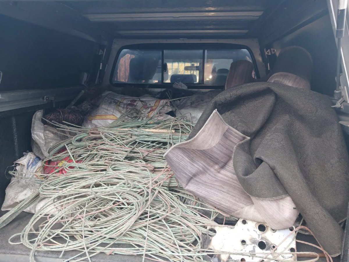 ZANewsFlash's tweet photo. NEWS: Three Pakistani nationals have been arrested in Zeerust in the North West over the weekend after they were found with stolen cooper and were destined for Gauteng.
One of the Pakistani nationals tried to bribe police officers with R100 OOO to secure their freedom - KZN Tonight Podcast