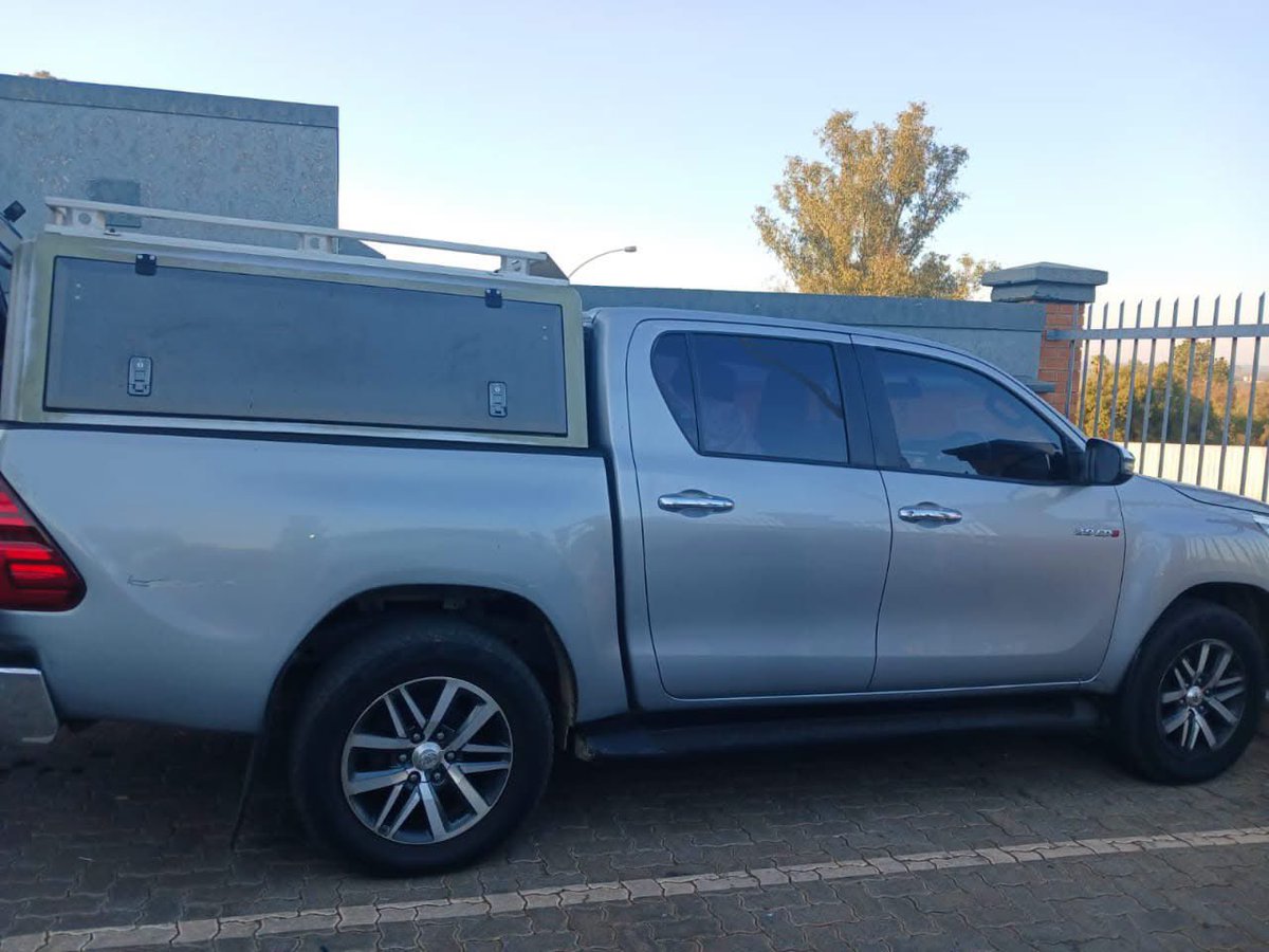 ZANewsFlash's tweet photo. NEWS: Three Pakistani nationals have been arrested in Zeerust in the North West over the weekend after they were found with stolen cooper and were destined for Gauteng.
One of the Pakistani nationals tried to bribe police officers with R100 OOO to secure their freedom - KZN Tonight Podcast