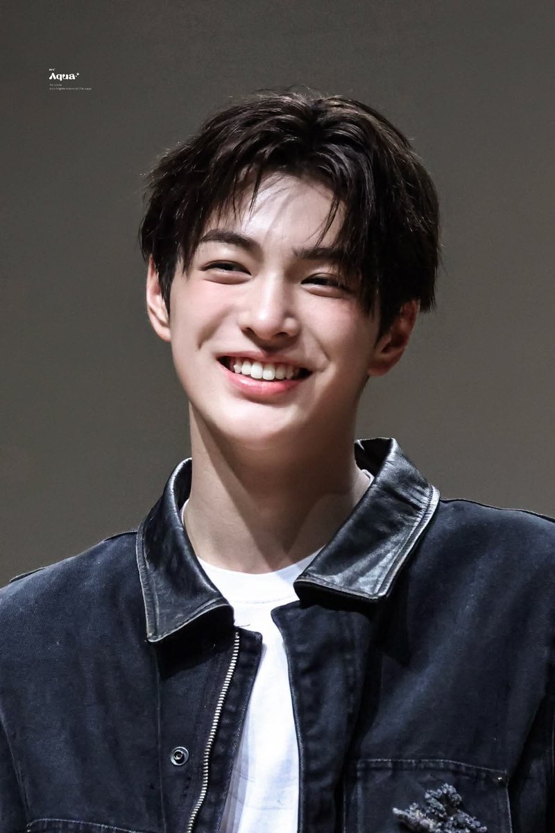 Sofilkeonho's tweet photo. @kpop_sbs MC Keonho always looks so natural and confident while hosting.
#KEONHO #건호 #ACEKEON #MAKNAE https://t.co/5im3JpkfeG