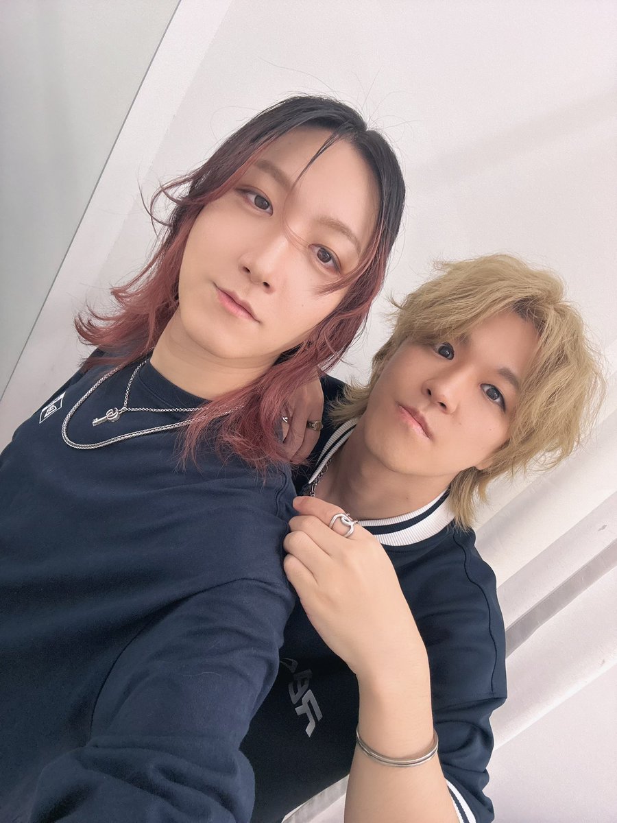 XLAMP_SHiN_'s tweet photo. よお相棒😎

また同じチームで活動出来るのは正直
夢見たいな話だな！9/27楽しみだな！ https://t.co/GvZphGqWtG