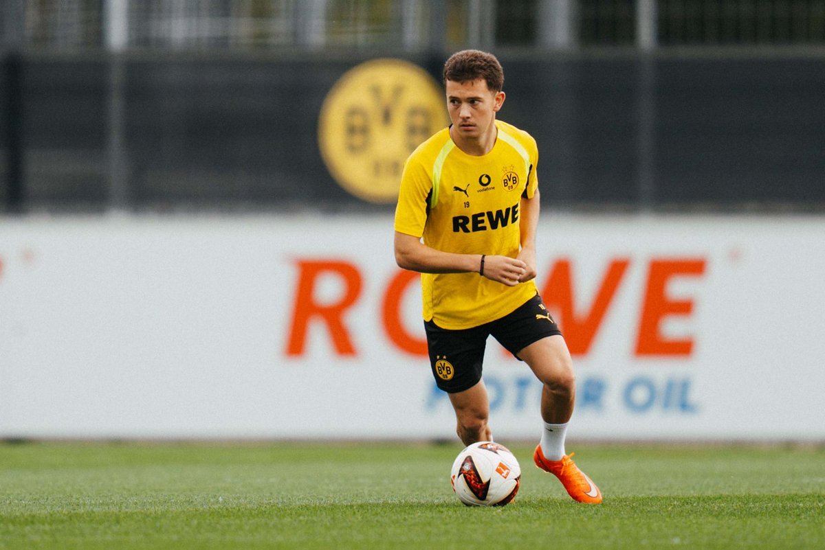 bvbnewsblog's tweet photo. 🇬🇷📸 Konstantinos Karetsas is back in team training.

🗞 @BVB 

#BVB https://t.co/r3m7lpBy8W