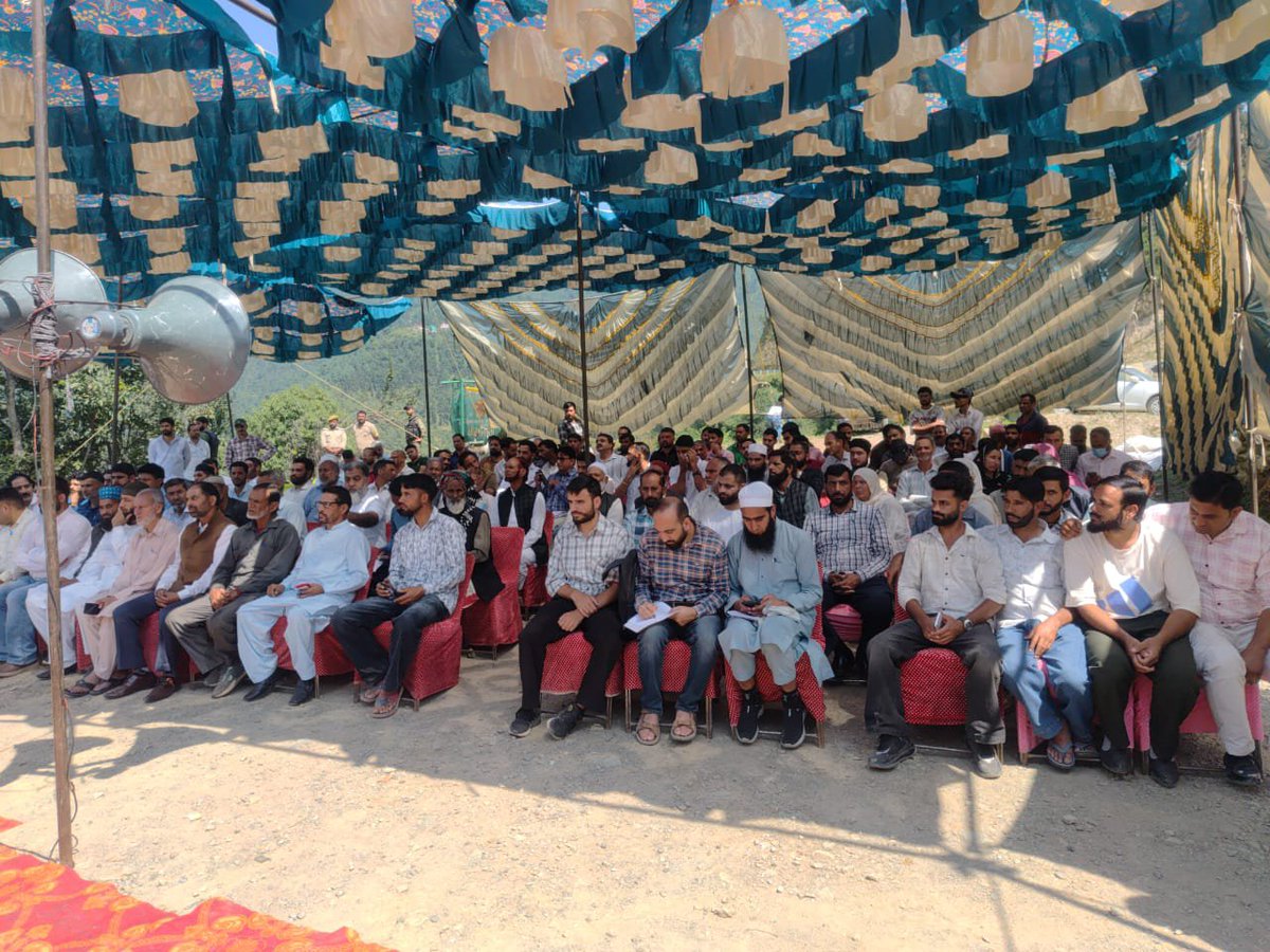 DioRajouri's tweet photo. DC Rajouri Abhishek Sharma chaired a Public Outreach Camp at Thanamandi under Weekly Block Diwas, hearing public grievances and directing time-bound redressal. He also stressed improving connectivity, boosting tourism and expediting the Rajouri–Thanamandi–Surankote road work. https://t.co/fOQQla8fu7